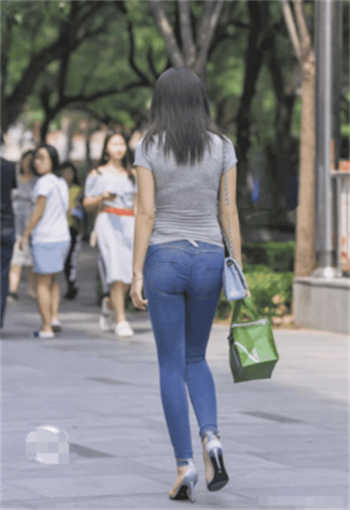 辣妞范儿吻戏视频1000