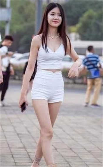奶大都弹到泳衣外了动漫