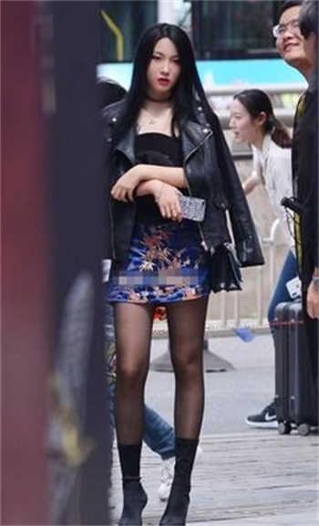 女子在宜家商场百度云