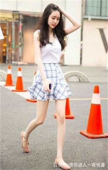 夜市女友萱颖捞金鱼