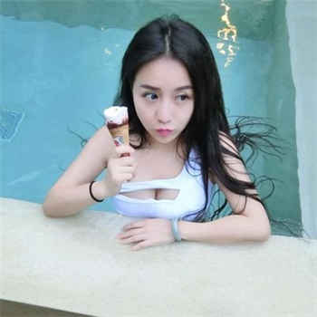 宋小睿脱鞋袜子图片