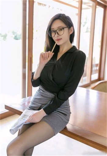 兴奋的商务女性2