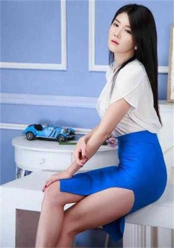 《学游泳教练在水下锸我》