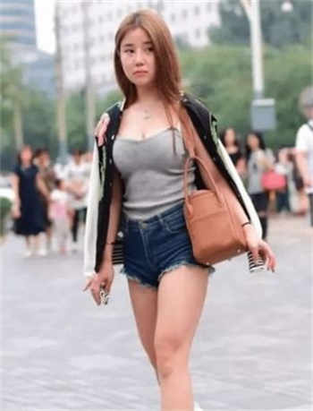 给妹子换胖次的游戏手游