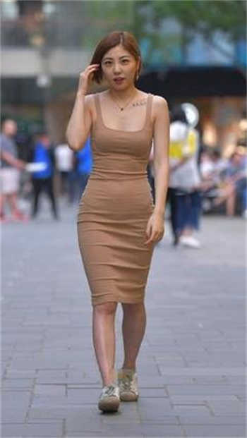 妇女风韵饱满照图片